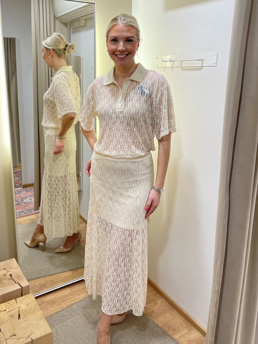 Culture Kine Lace pusero kauluksella