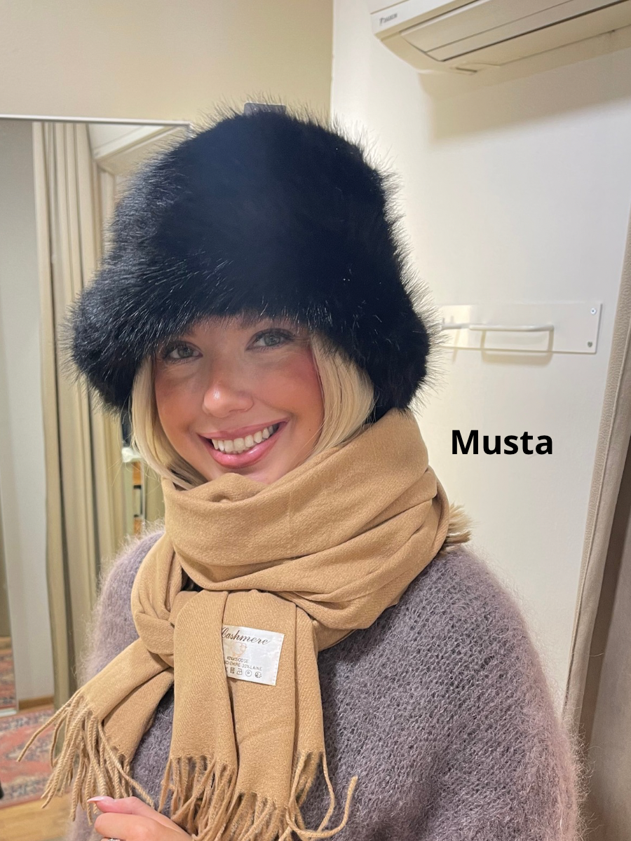 Karvahattu, eri värejä